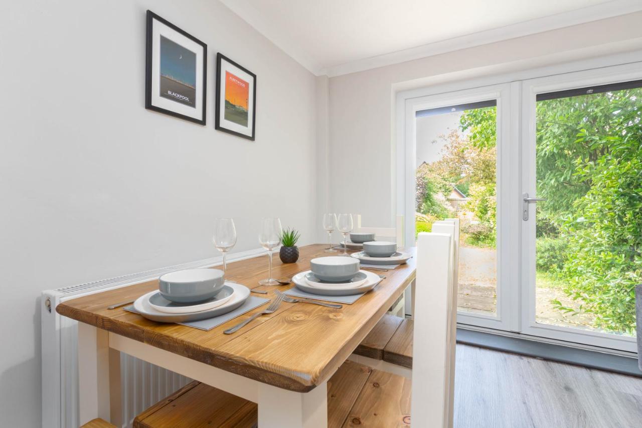 Charles Alexander Short Stay - Moorway House Poulton-le-Fylde Exteriör bild
