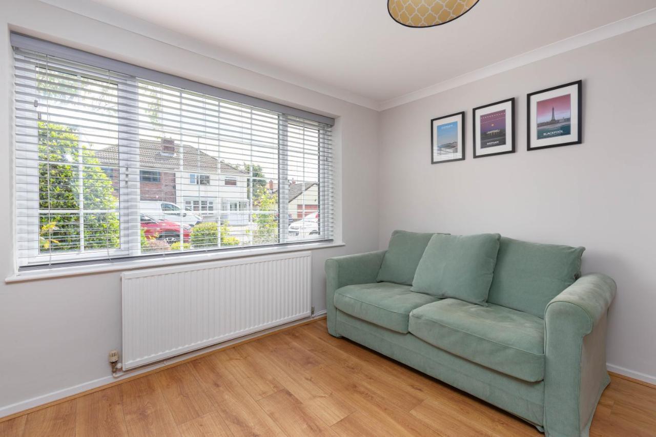 Charles Alexander Short Stay - Moorway House Poulton-le-Fylde Exteriör bild