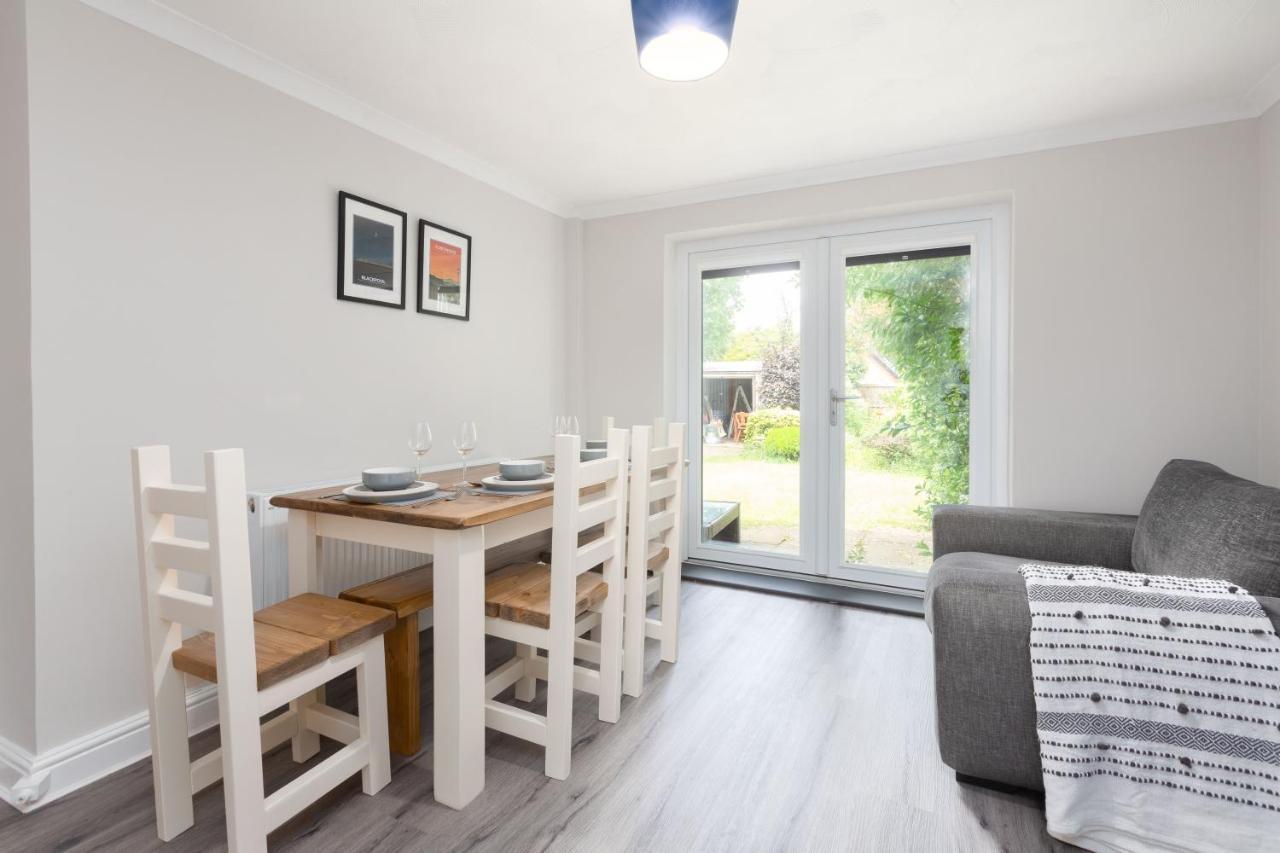 Charles Alexander Short Stay - Moorway House Poulton-le-Fylde Exteriör bild